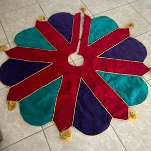 Vintage Christmas tree skirt